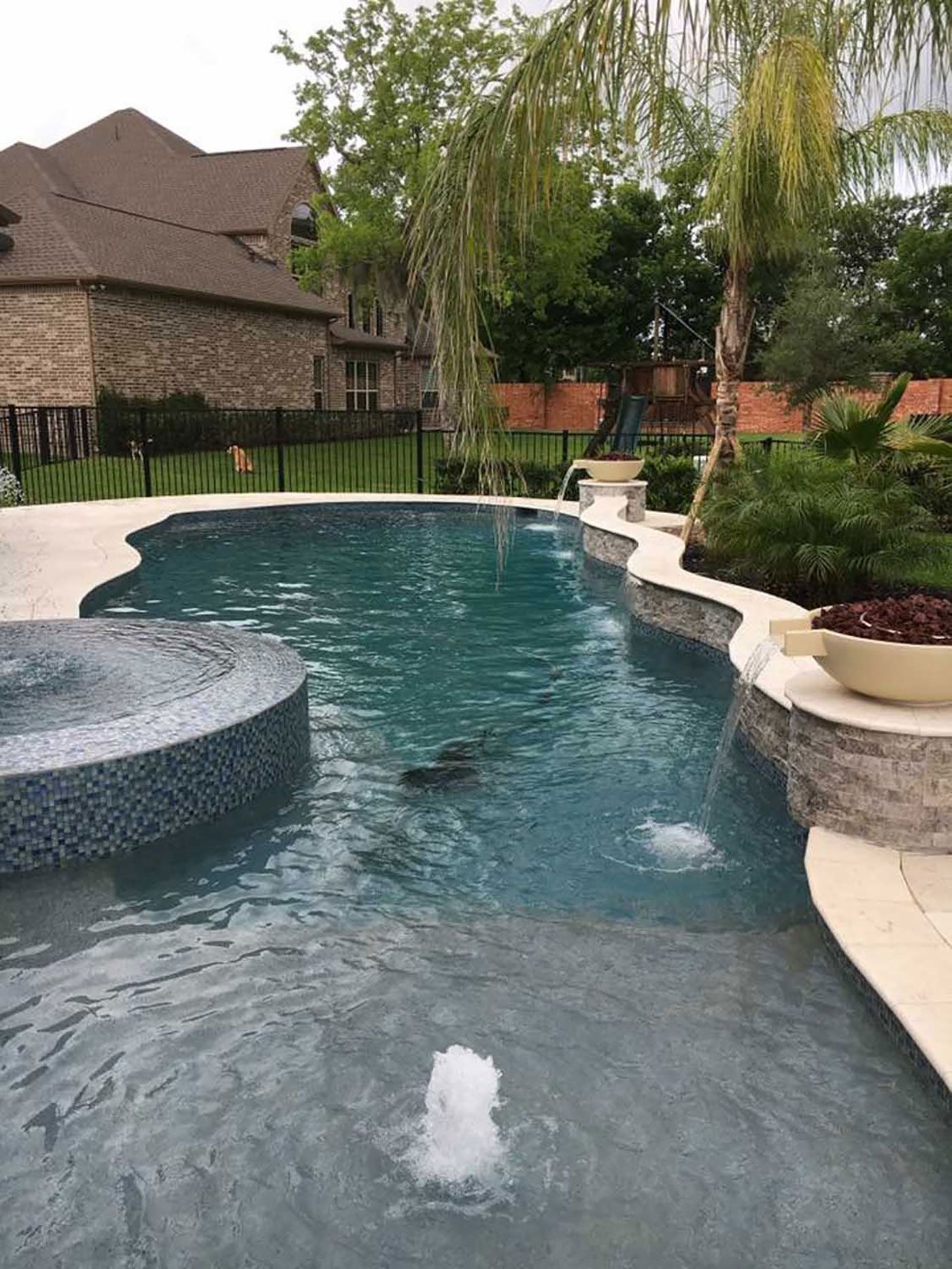A large swimming pool with a fountain in the middle of it