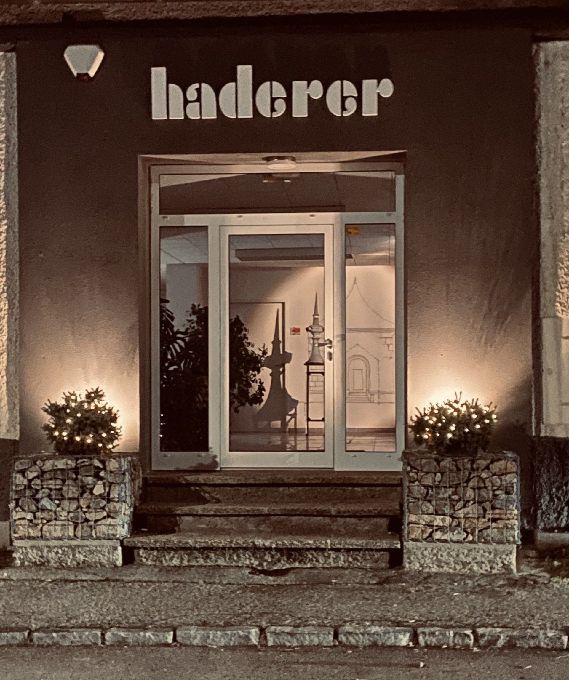 Eingang Gebäude Haderer Bau