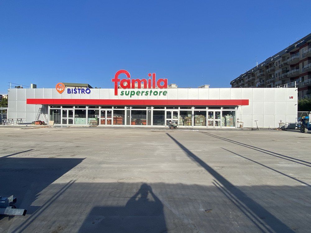 insegna supermercato Famila