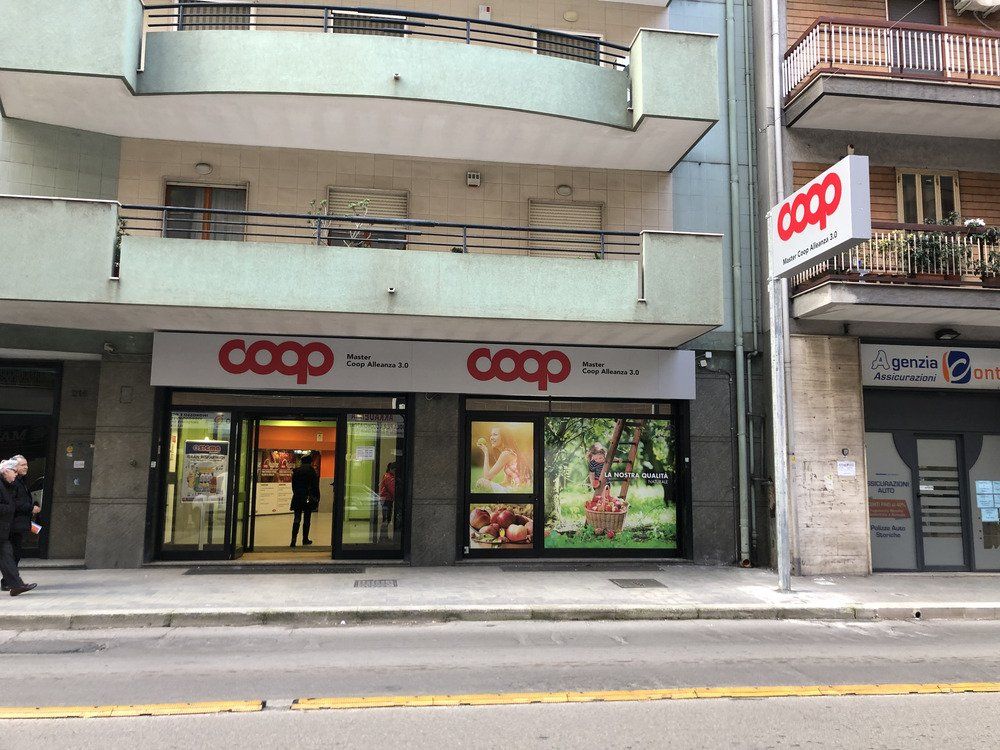 insegna supermercato coop