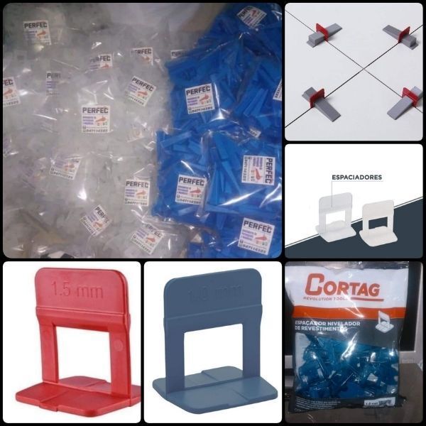 Surtido de accesorios y soportes de plástico azules y rojos para exhibición en tiendas, dispuestos en un collage de productos.