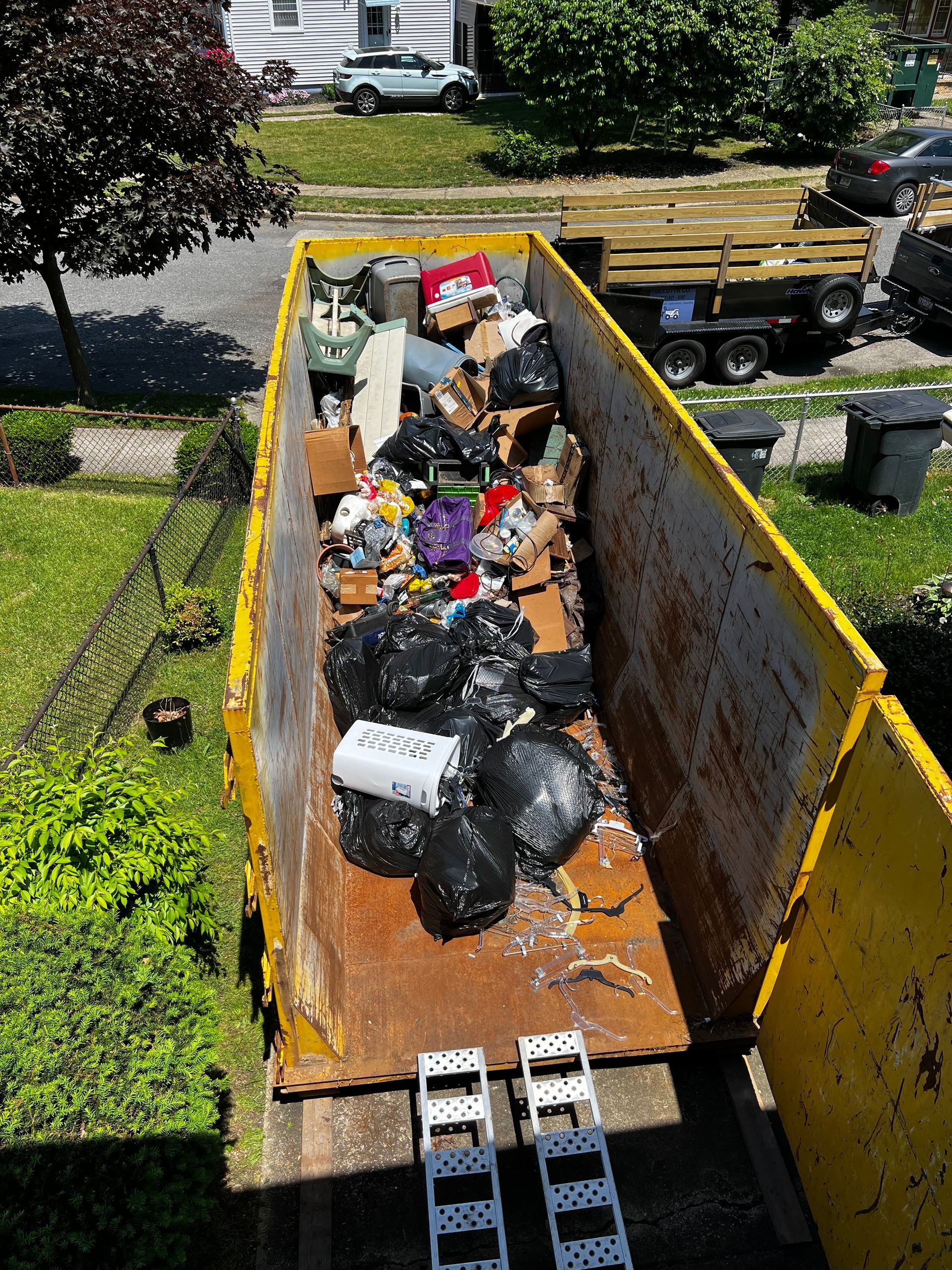 Dcluttr Cleanouts performs a full house cleanout