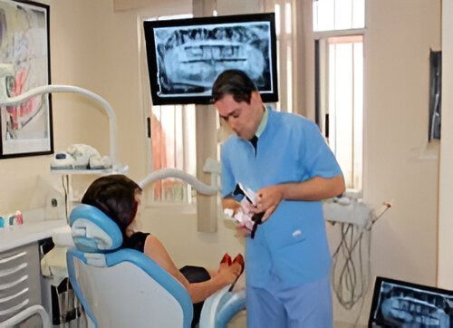 DR. ULISES OSTOS AGUILERA – SONRISA ESTÉTICA
