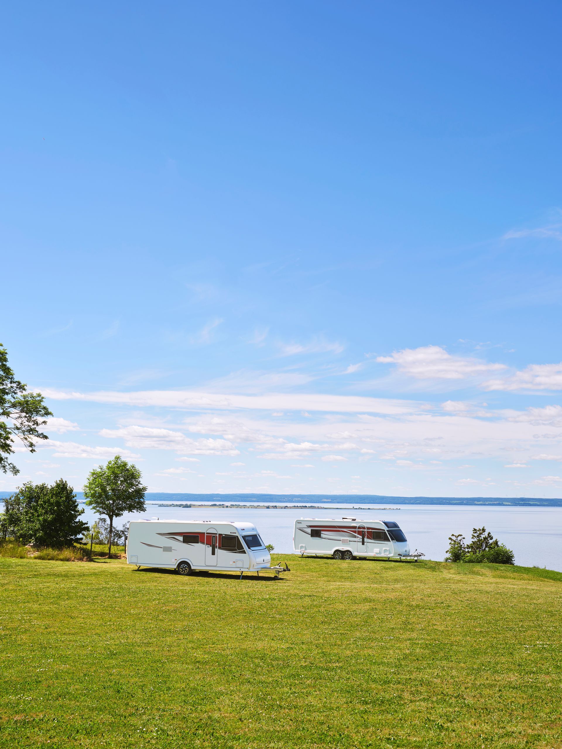 kabe 2026: husvagnar estate och imperial i miljö vid sjön Vättern