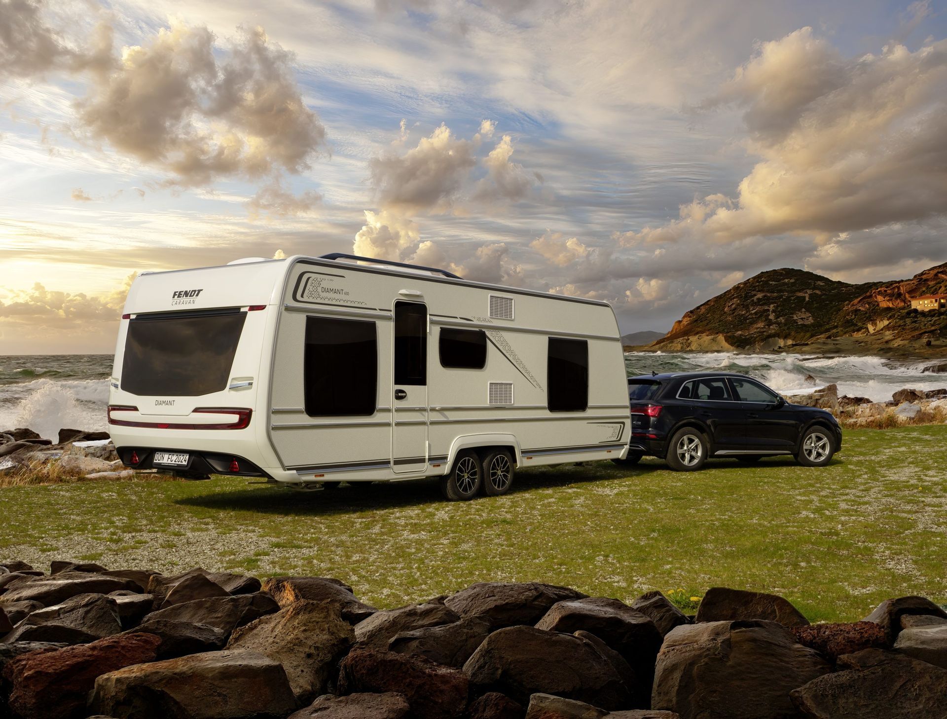 Fendt_husbilar_husvagnar_vans_caravan-eskilstuna_black-bakground