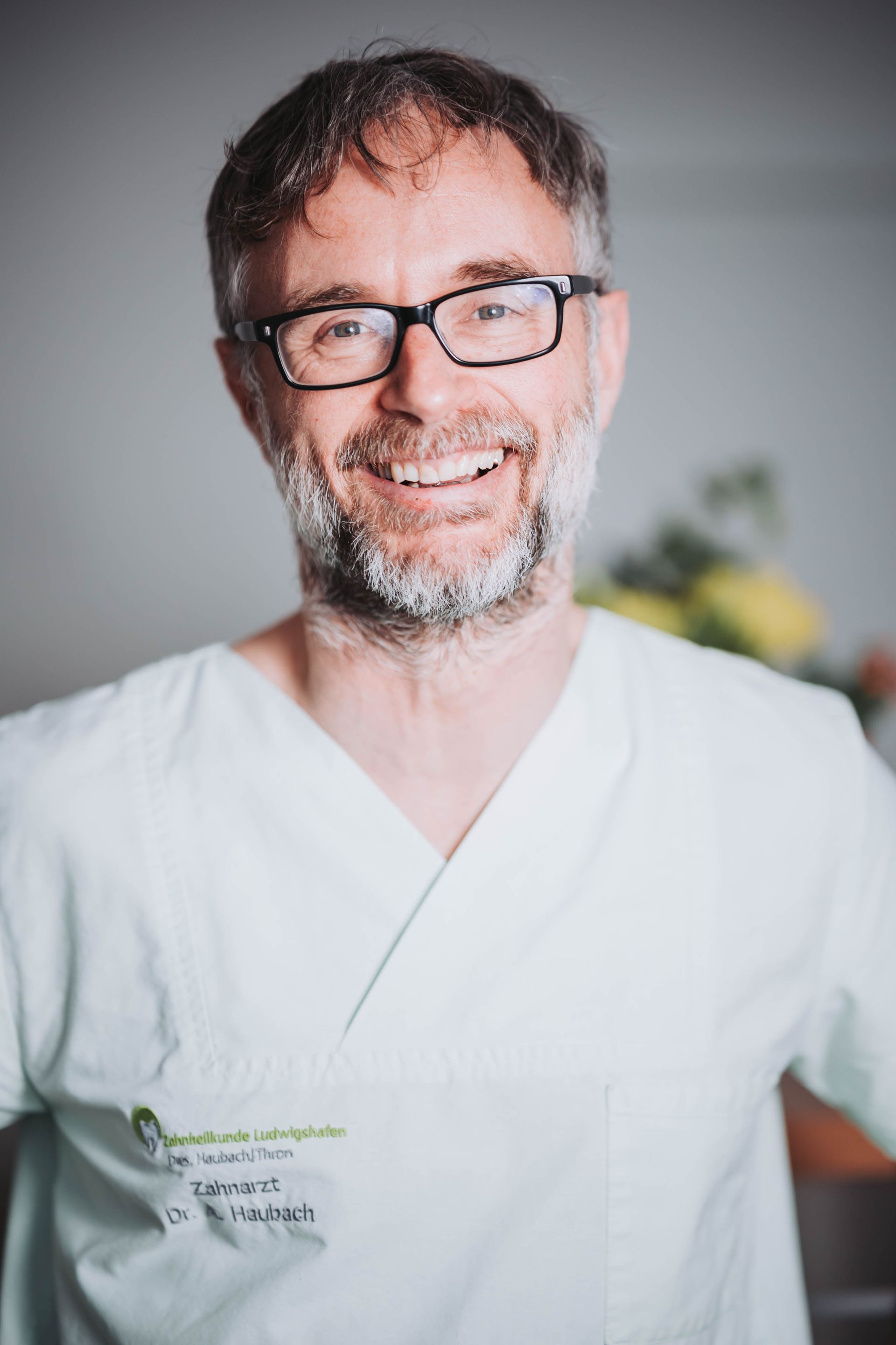 Dr. Arnd Haubach, Zahnarzt in Ludwigshafen-Oppau Dr. Arnd Haubach, Zahnarzt in Ludwigshafen-Oppau