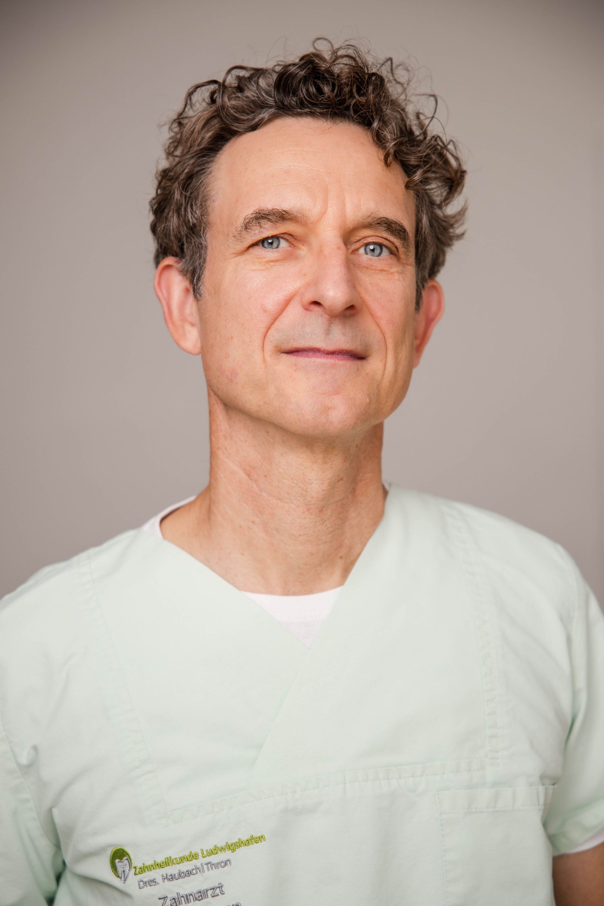Dr. Stefan Thron, Zahnarzt in Ludwigshafen-Oppau Dr. Stefan Thron, Zahnarzt in Ludwigshafen-Oppau