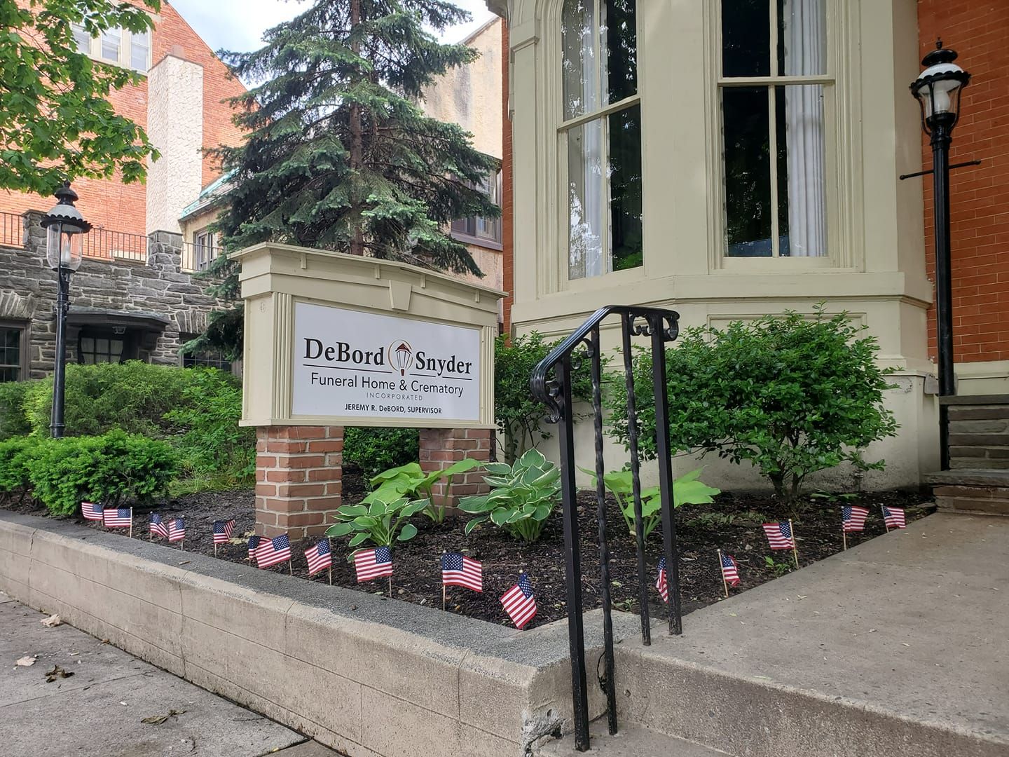 DeBord Snyder Funeral Home & Crematory, Inc. Lancaster, PA(00)