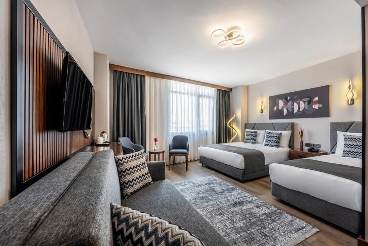 Deluxe Family Room, Bristol Hotel