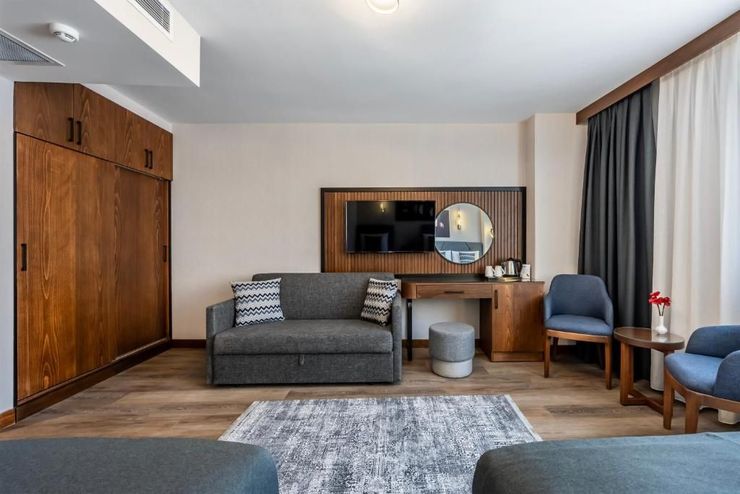 Deluxe Family Room, Bristol Hotel