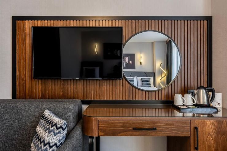 Deluxe Family Room, Bristol Hotel
