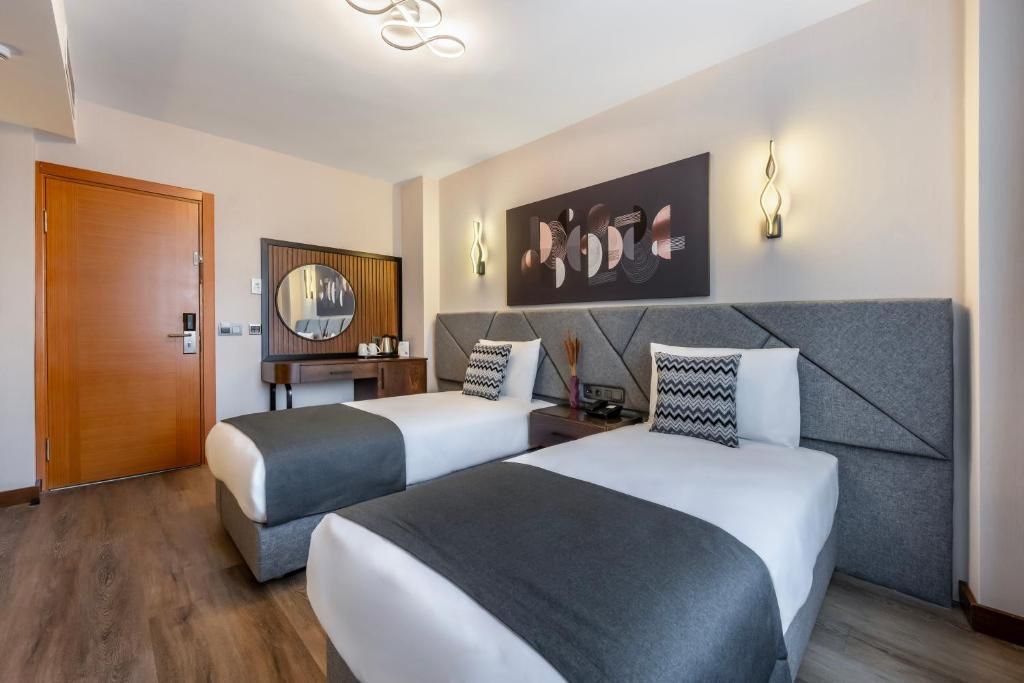 Bristol Hotel, Deluxe Twin Room