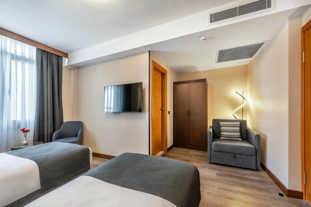 Bristol Hotel, Deluxe Twin Room
