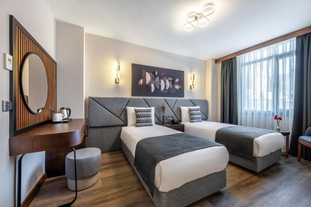 Bristol Hotel, Deluxe Twin Room