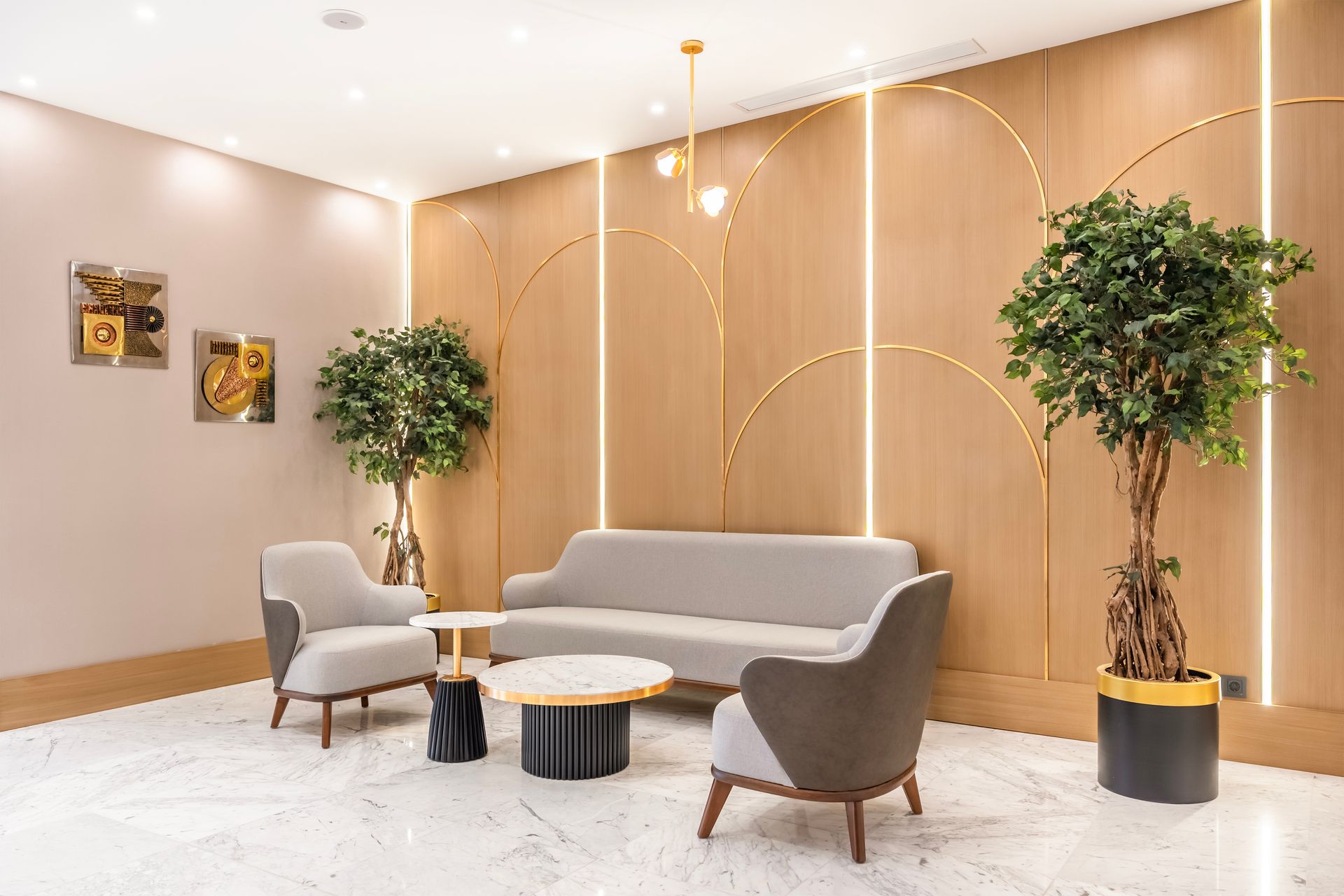 Bristol Hotel, Lobby