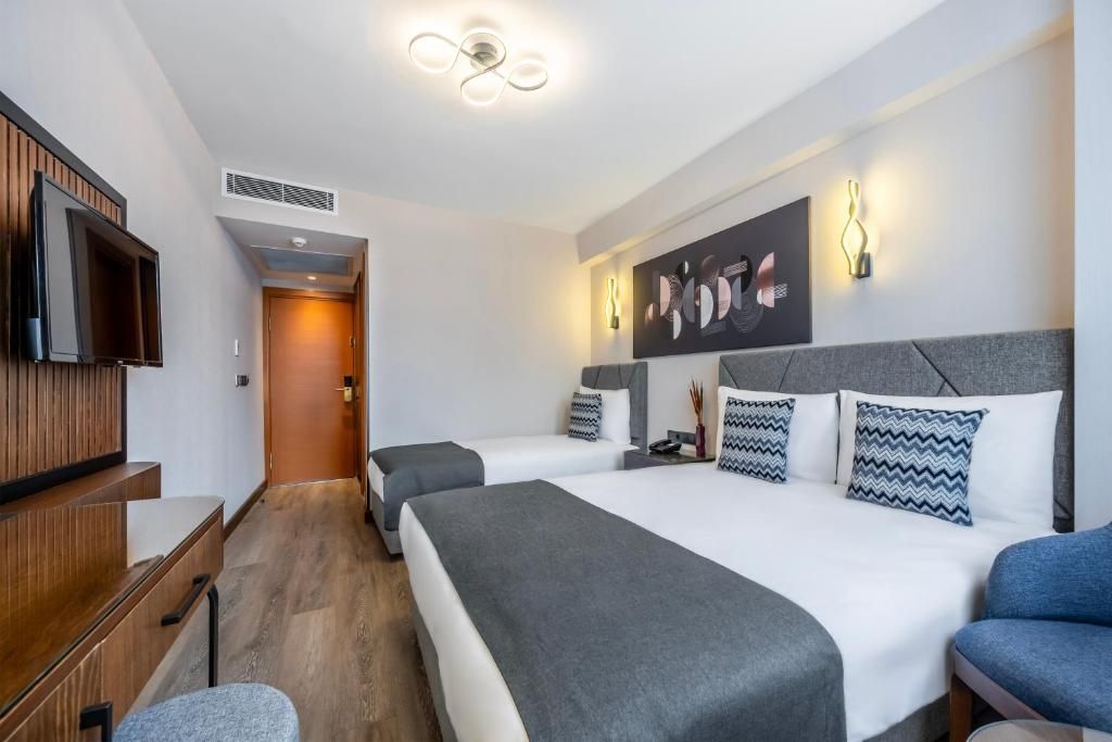 Bristol Hotel, Superior Triple Room