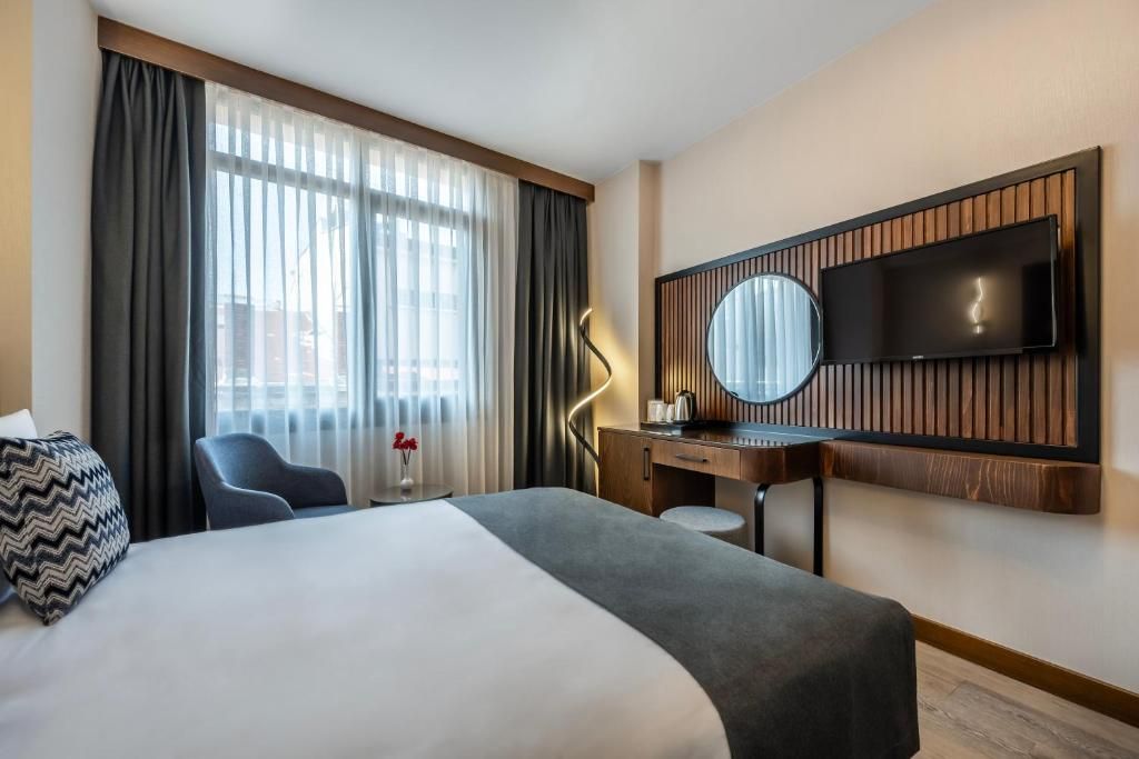 Bristol Hotel, Superior Triple Room