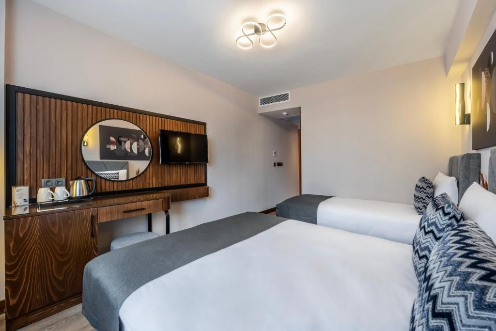 Bristol Hotel, Superior Triple Room
