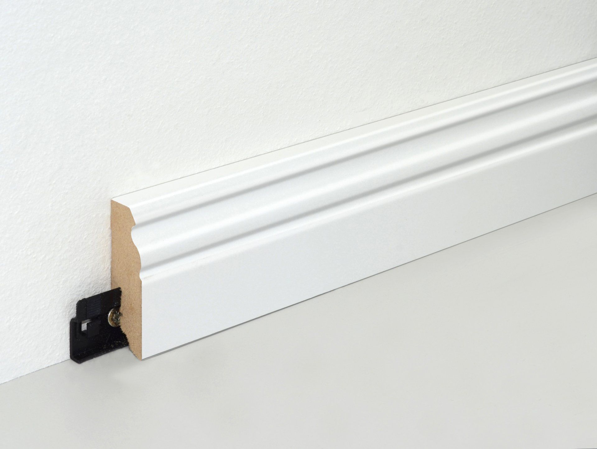 GÓLFL. HVÍTUR 60X18,5X2,40MM MDF