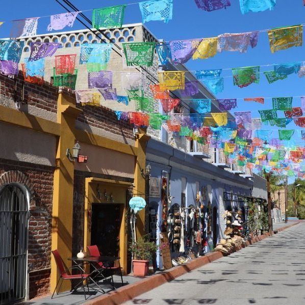 little street in Todos Santos