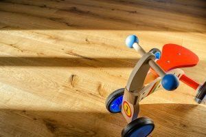 come pulire il parquet verniciato