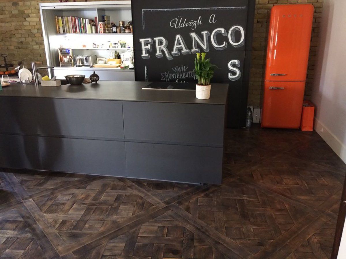 cucina con parquet scuro cucina con parquet scuro