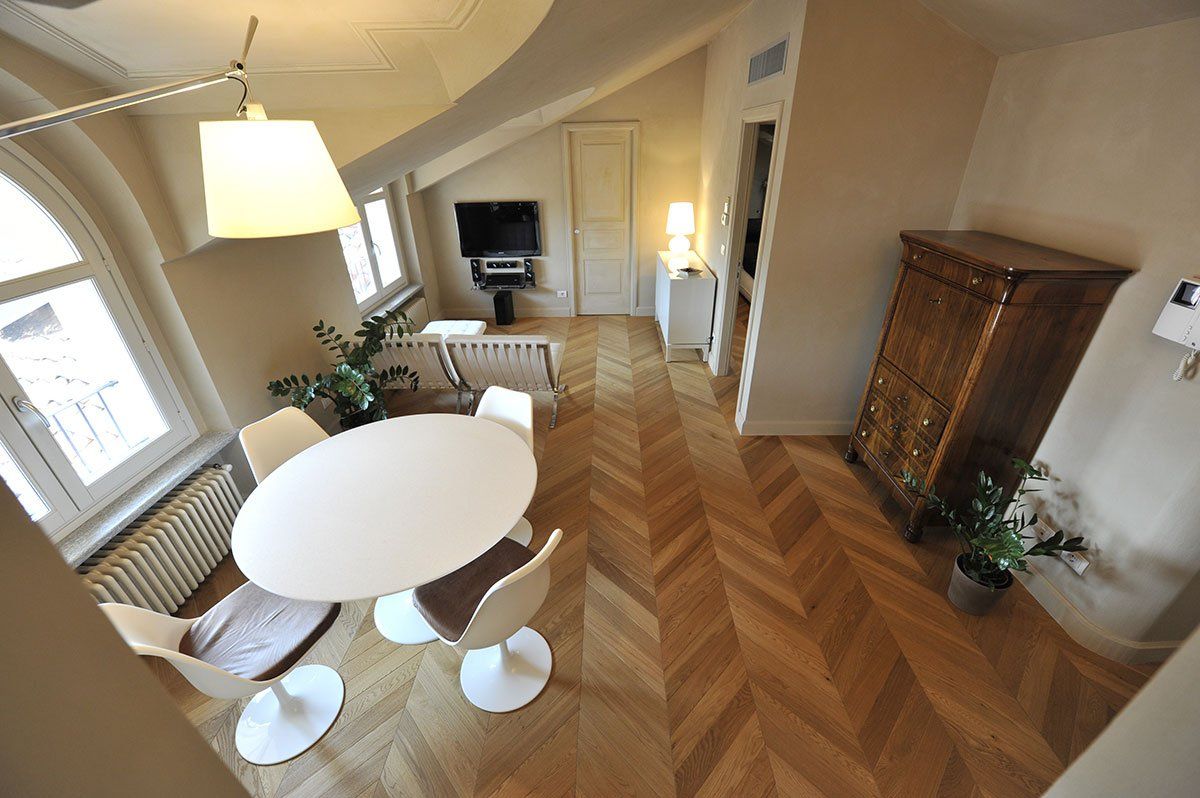 parquet rovere e porte bianche