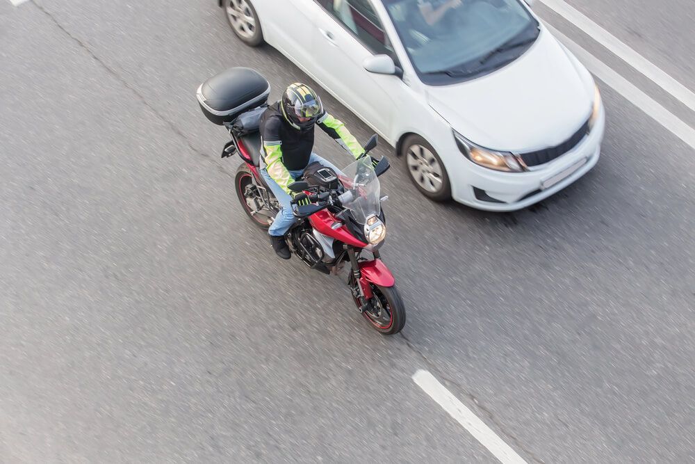 Can motorcycles lane split on Phoenix freeways?