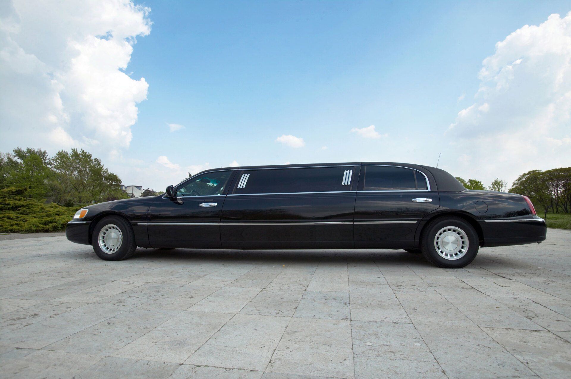 Limo Side View — Richmond, VA — Icon Transit