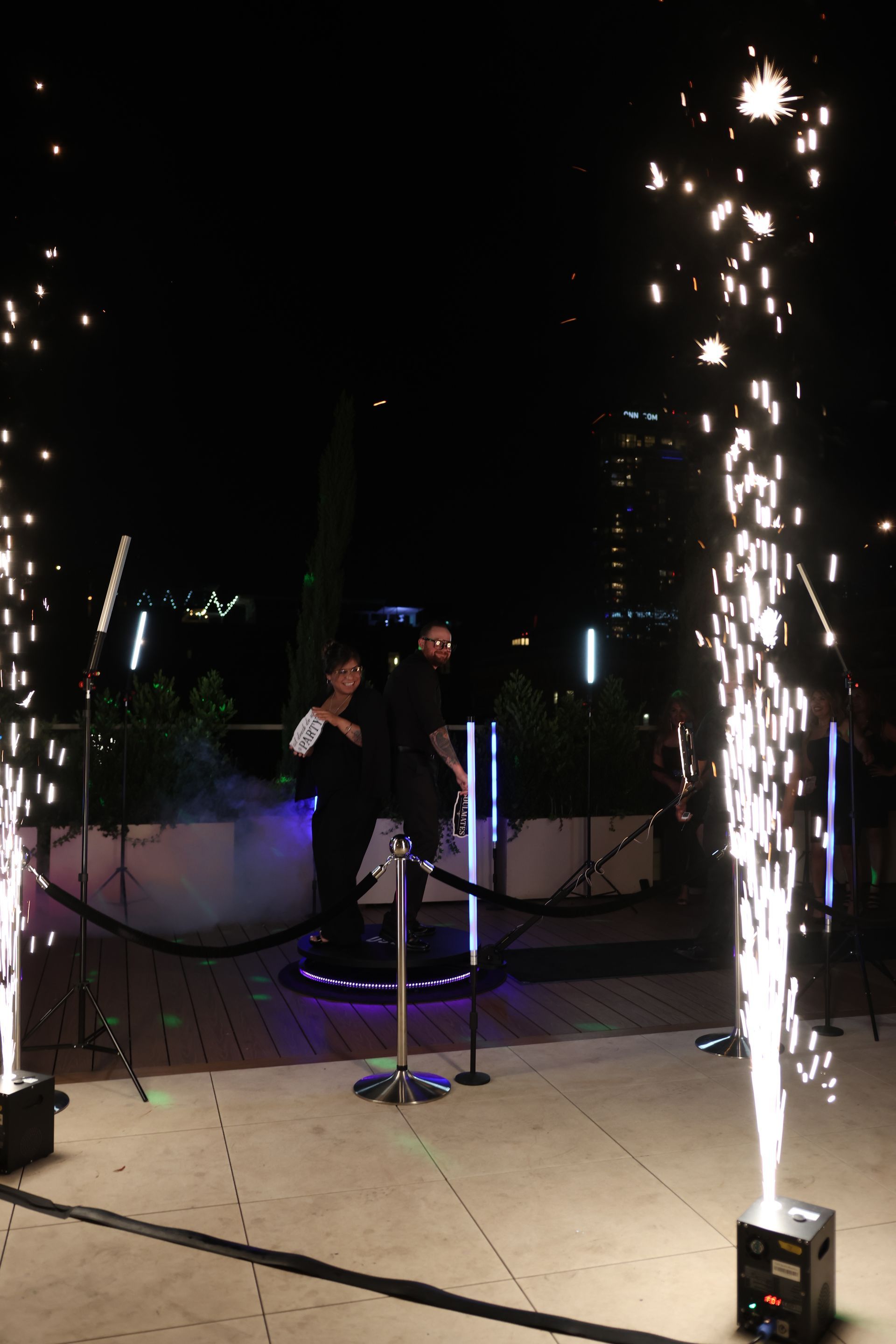 Outdoor evening event with IS 360 and cold sparklers