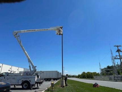 A gruner crane is lifting a box into the air