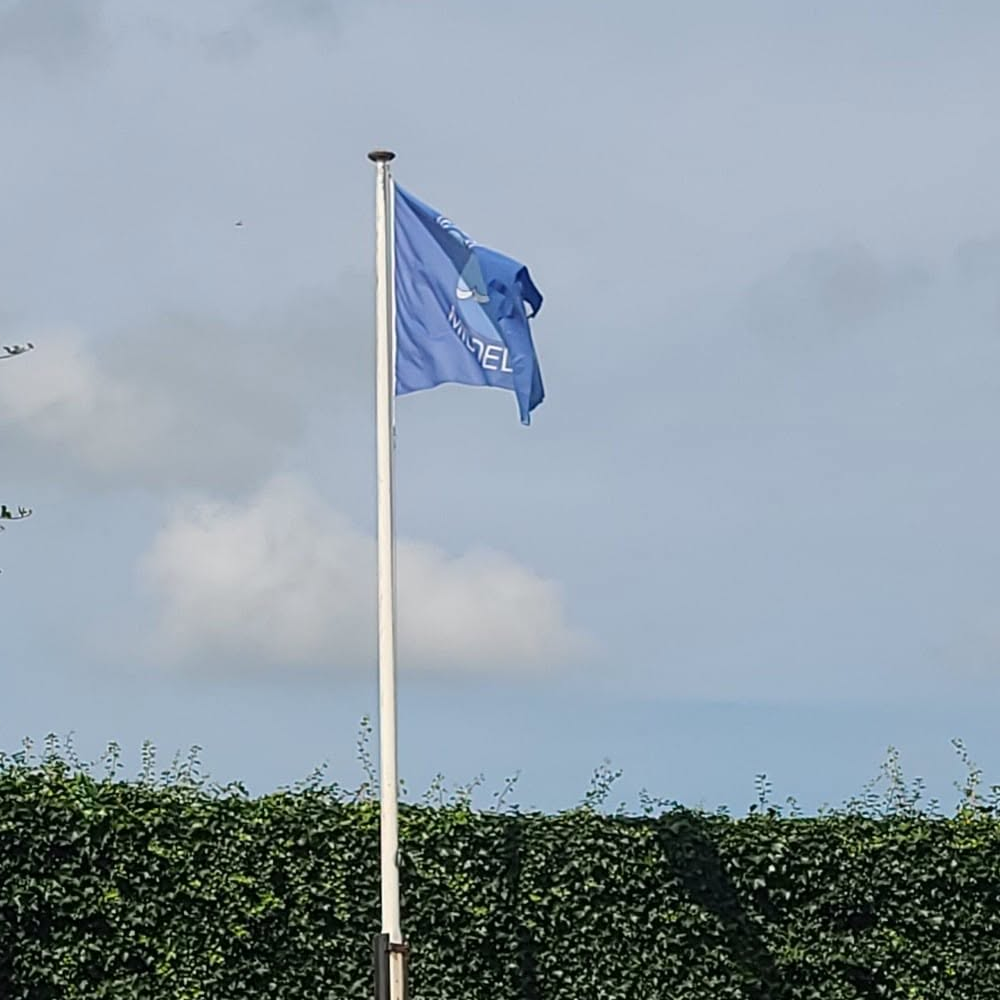Zwembad open vlag