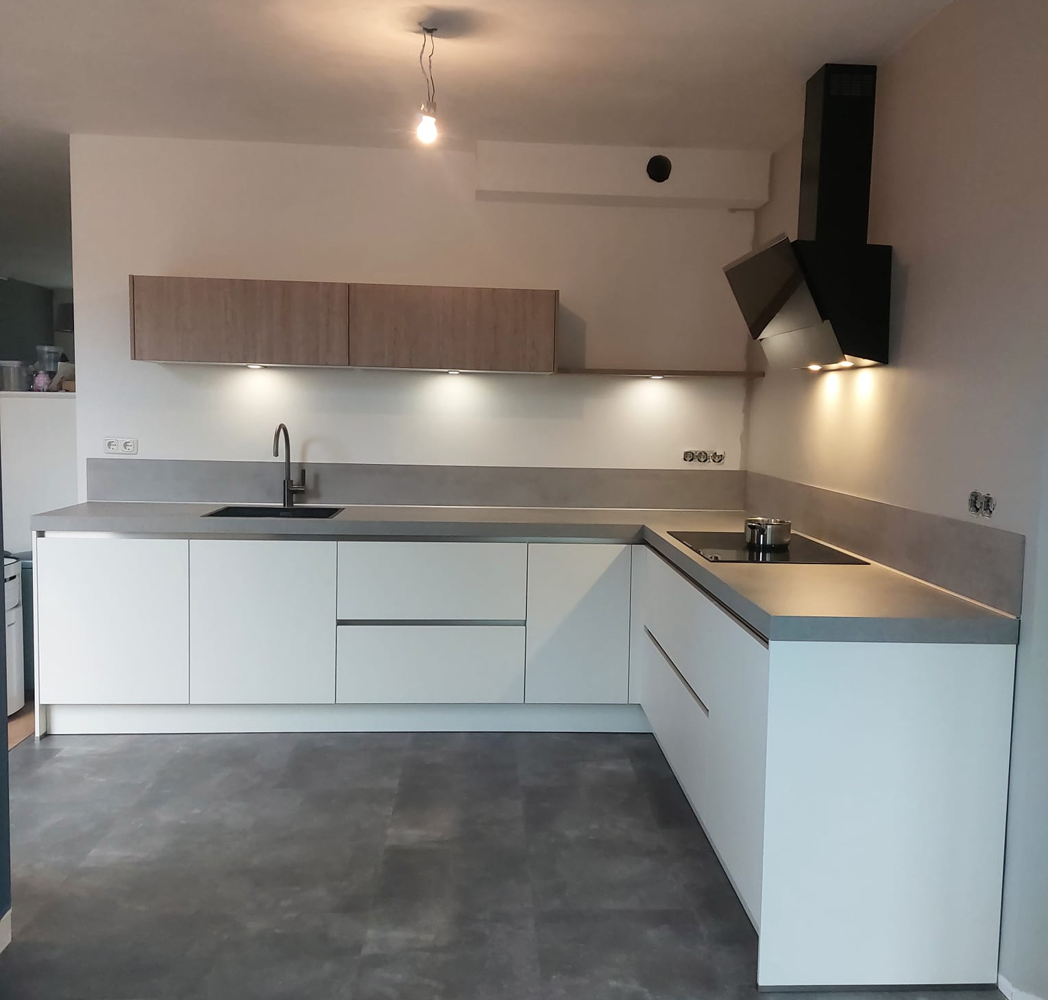 witte keuken met grijs werkblad witte keuken met grijs werkblad