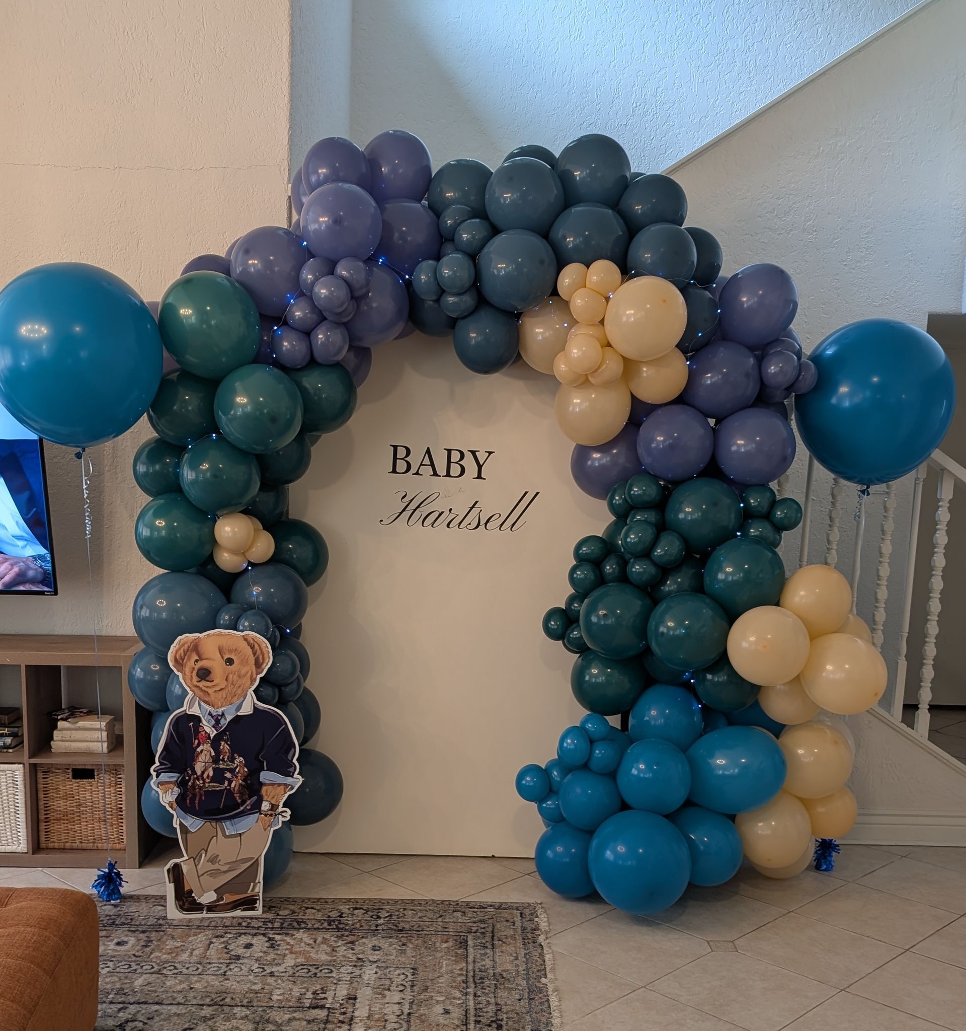 Balloon arch with