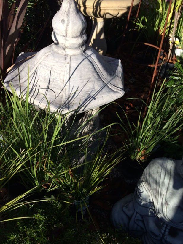 Small-Statues