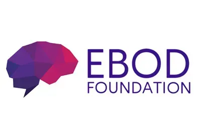 Low-poly brain graphic with purple and pink gradients next to