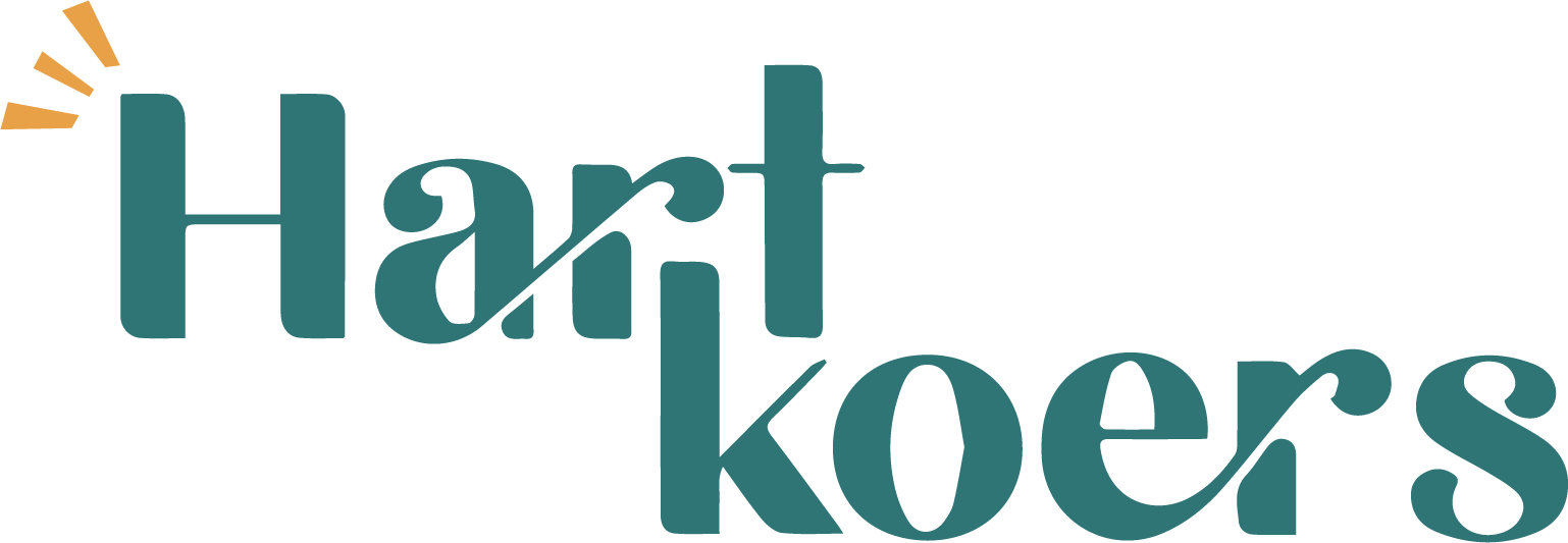 Hartkoers-logo met turquoise tekst en een oranje accent.