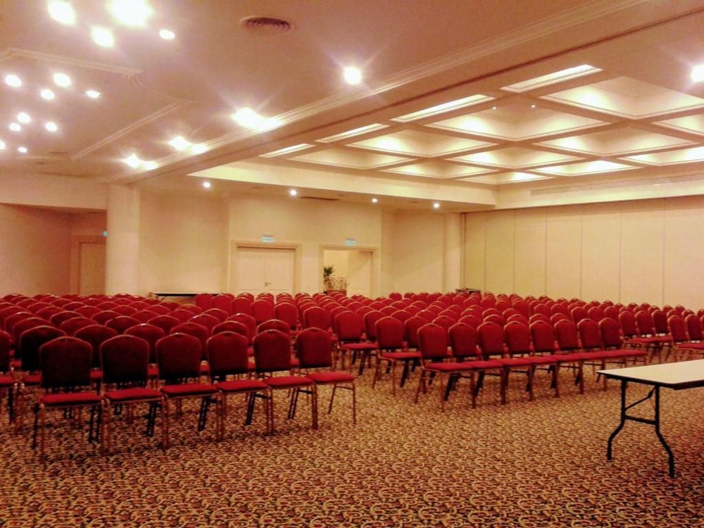 Salón de eventos y conferencias del Scala Hotel Buenos Aires ideal para reuniones en Buenos Aires