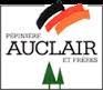 Logo Auclair et Frères avec un arc noir et orange au-dessus du texte et des arbres verts en dessous
