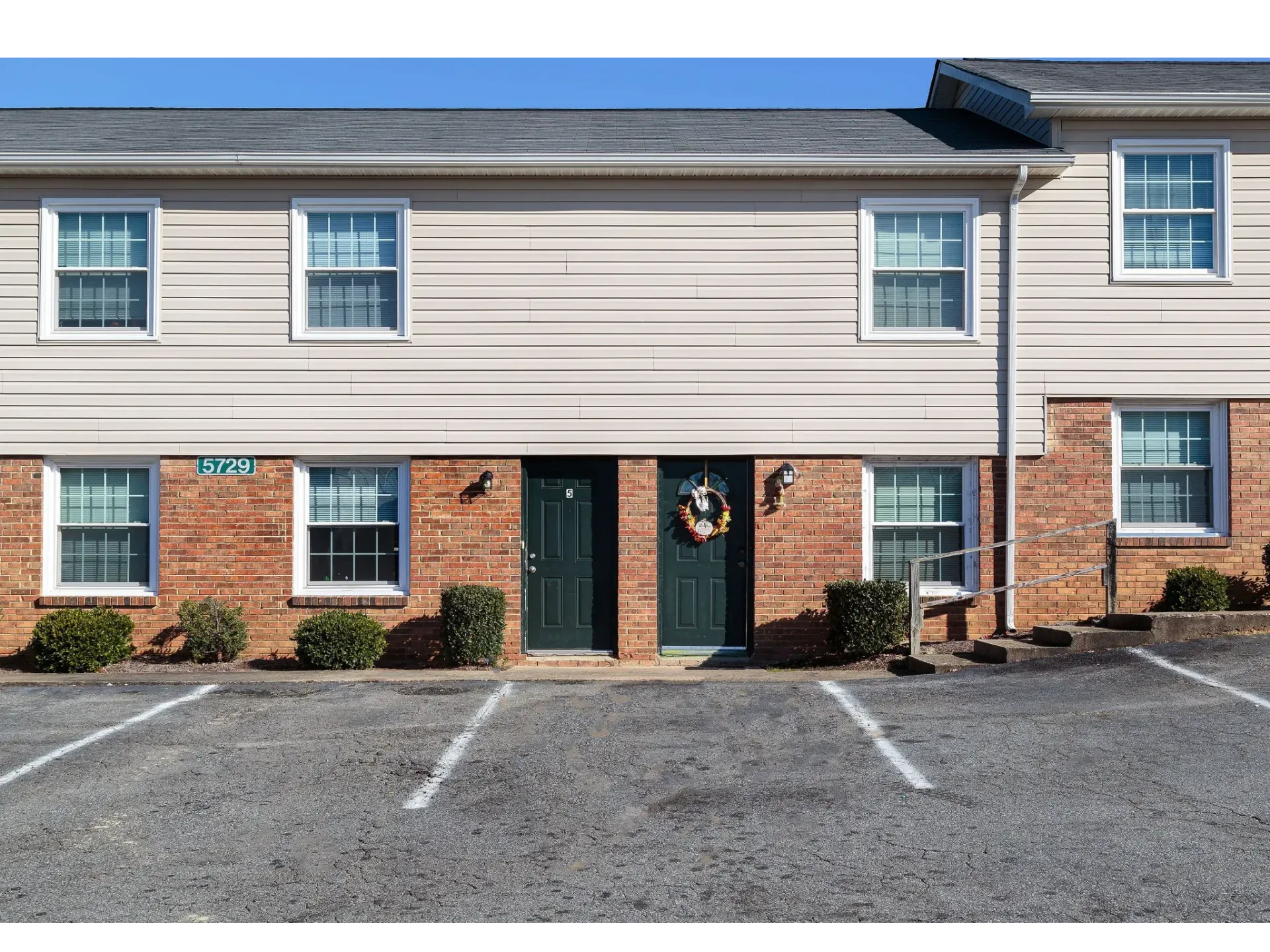 Charlotte NC Apartments For Rent | Arcadian Village | Neighborhood