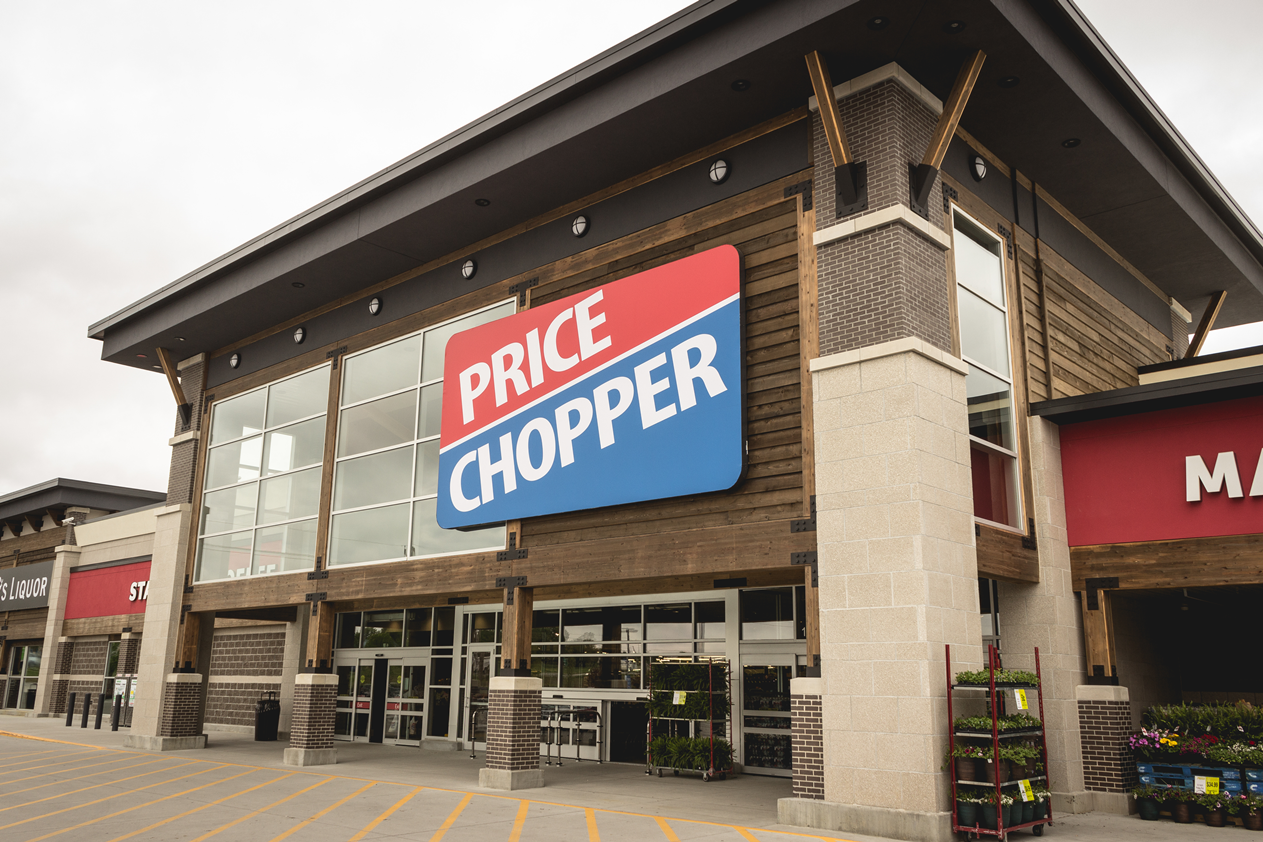The front of a price chopper grocery store