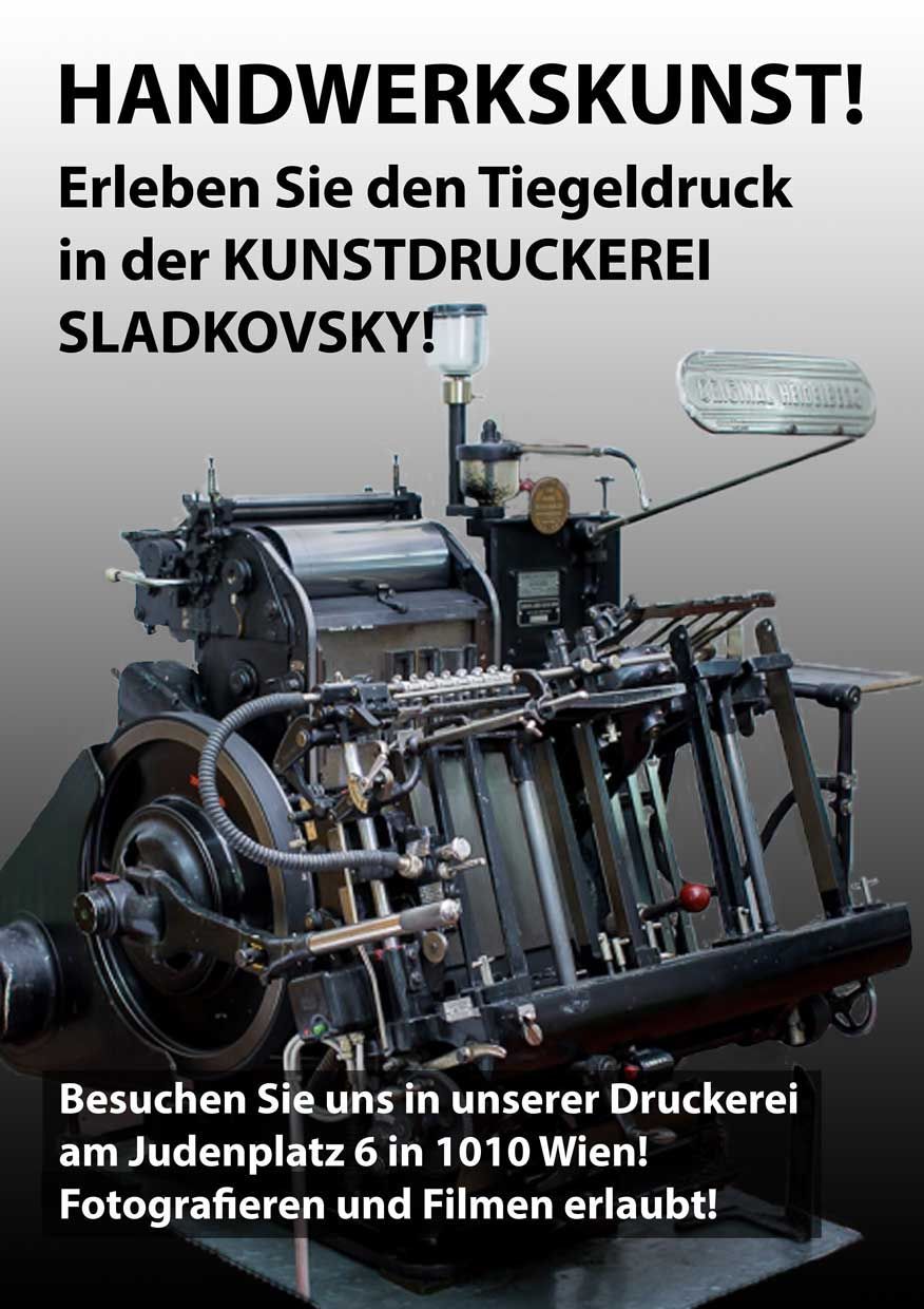 Plakat für eine Buchdruckvorführung in der Druckerei Sladkovsky, das eine Druckpresse und deutschen Text zeigt.