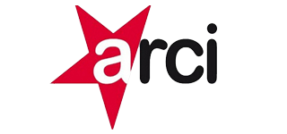Logo Arci con testo nero e un emblema rosso a forma di stella dietro le lettere
