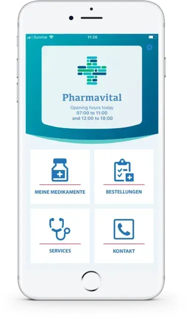 L'écran d'un smartphone affiche l'interface de l'application Pharmavital avec quatre icônes de navigation.