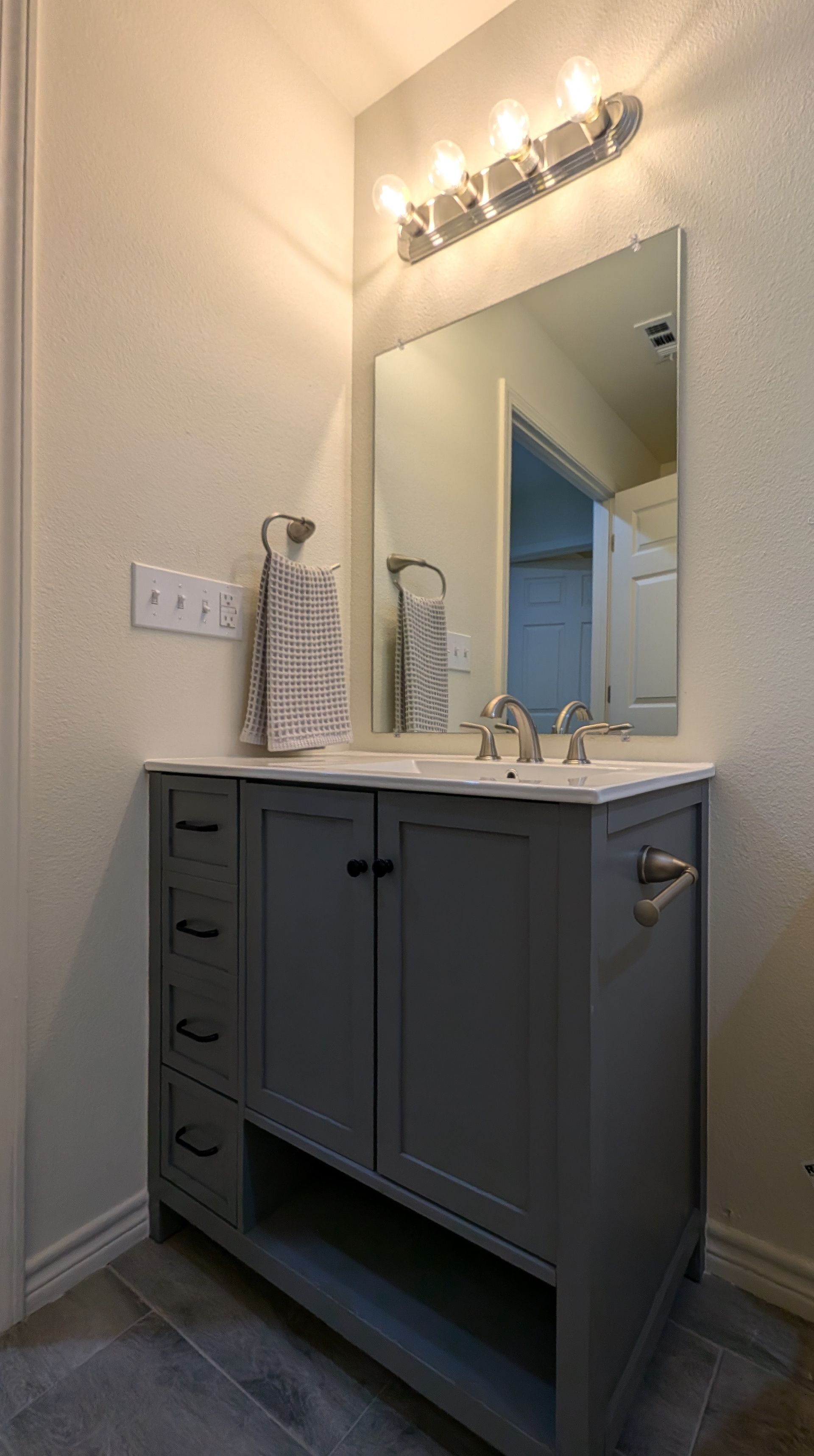 1 Bedroom Bathroom