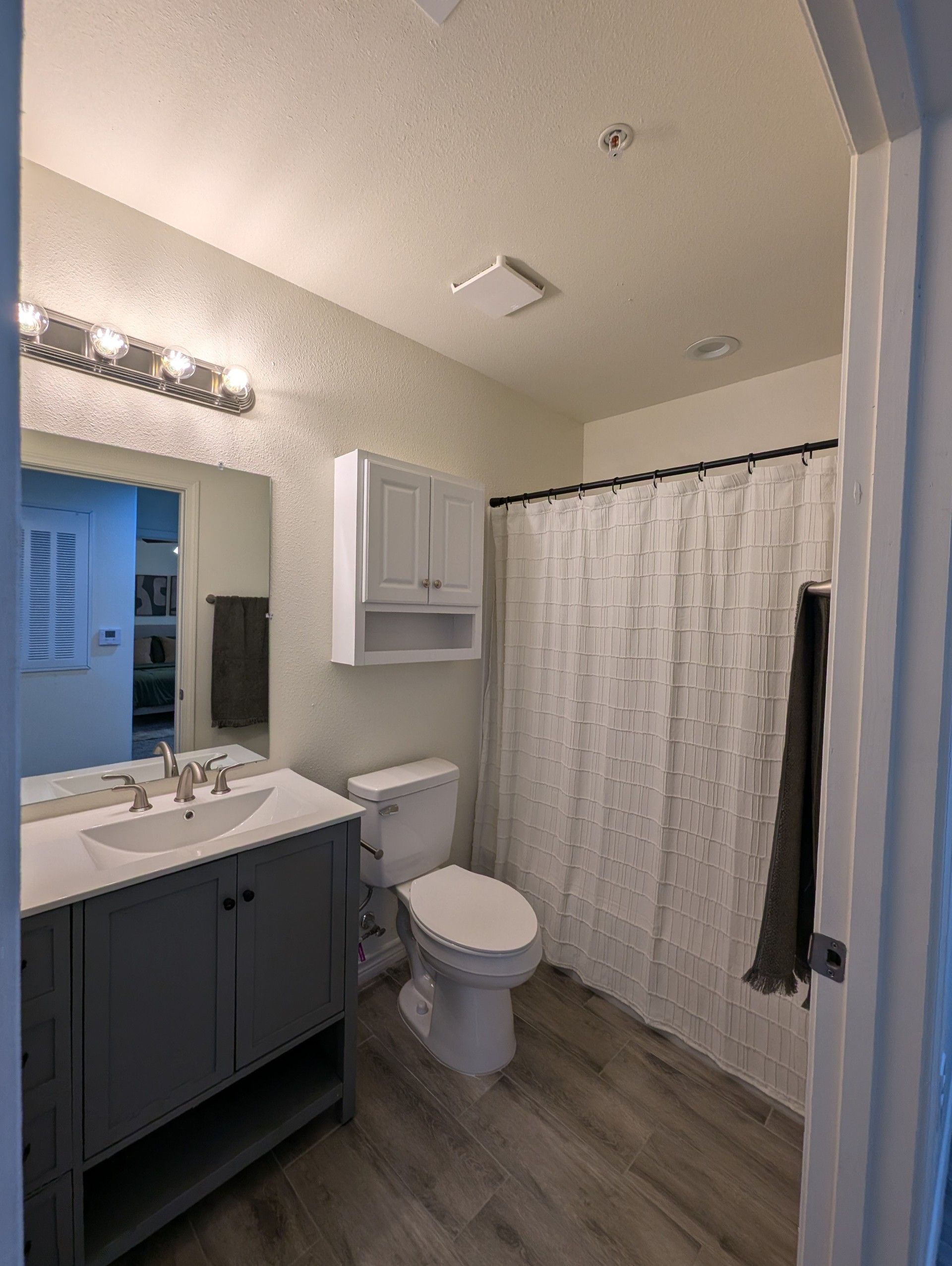 2 Bedroom Bathroom