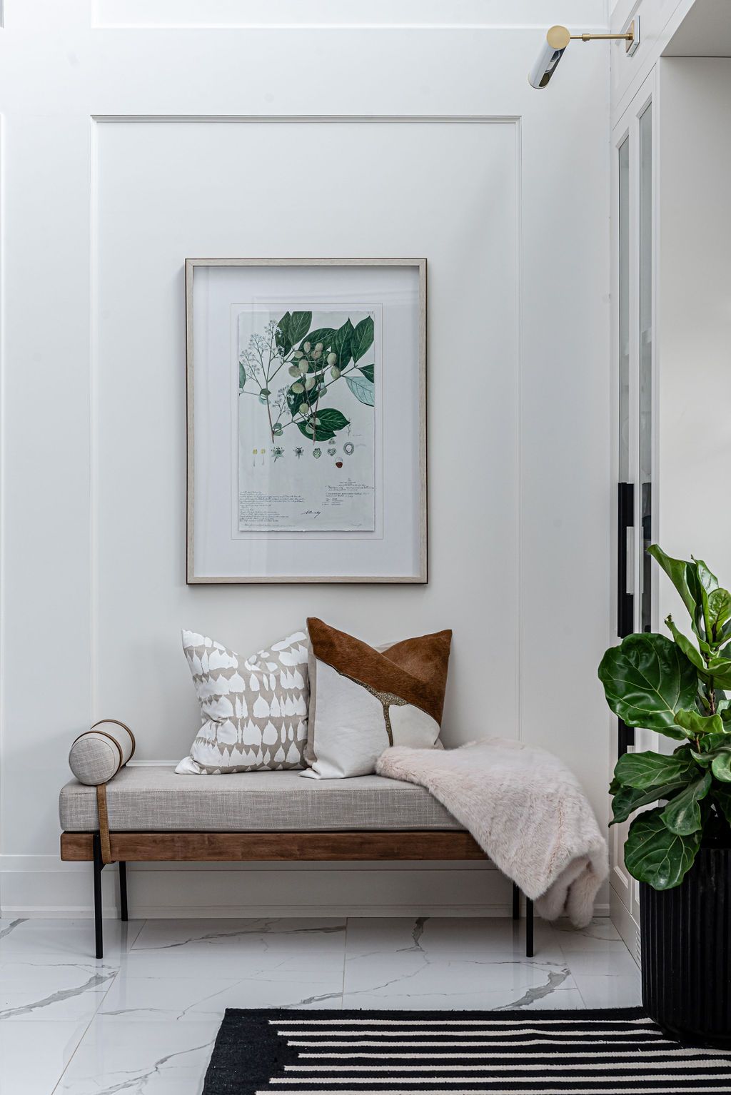 Creating a Welcoming Entryway: Your Guide to Inviting Interior Design