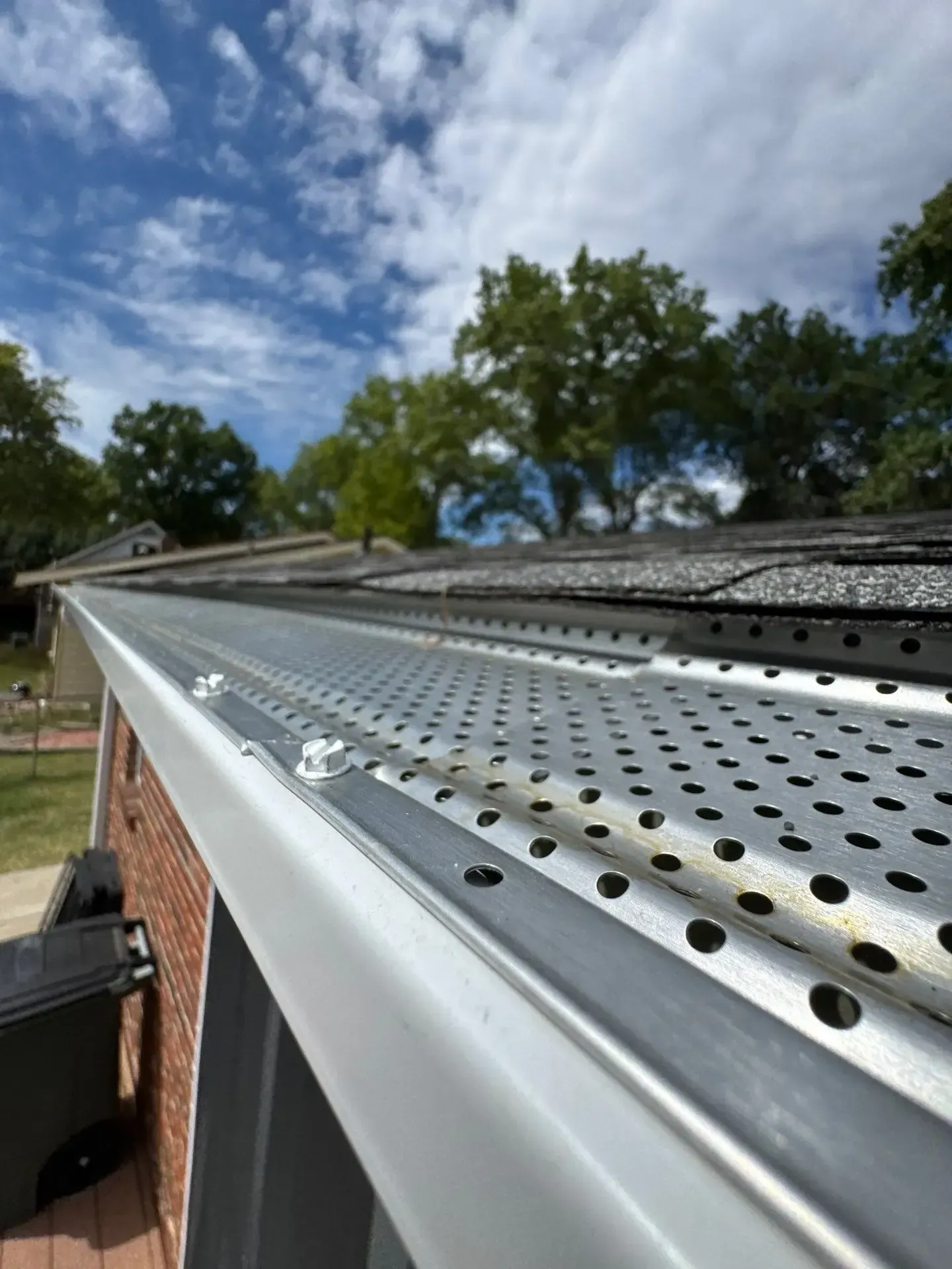 Asphalt shingle and gutter installation in St. Louis, MO