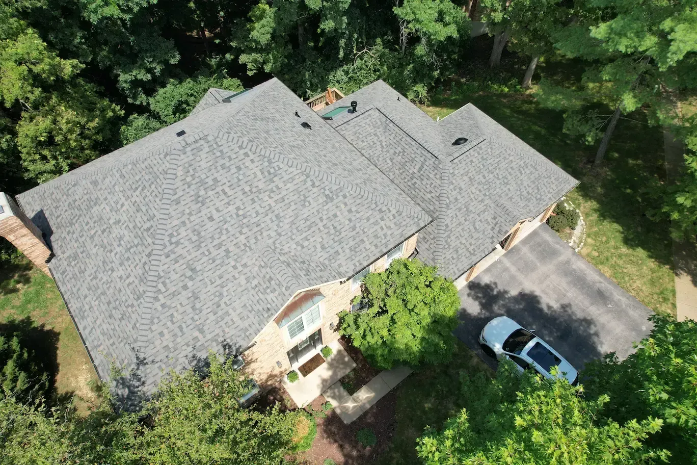 Asphalt shingle roof installation in St. Louis, MO