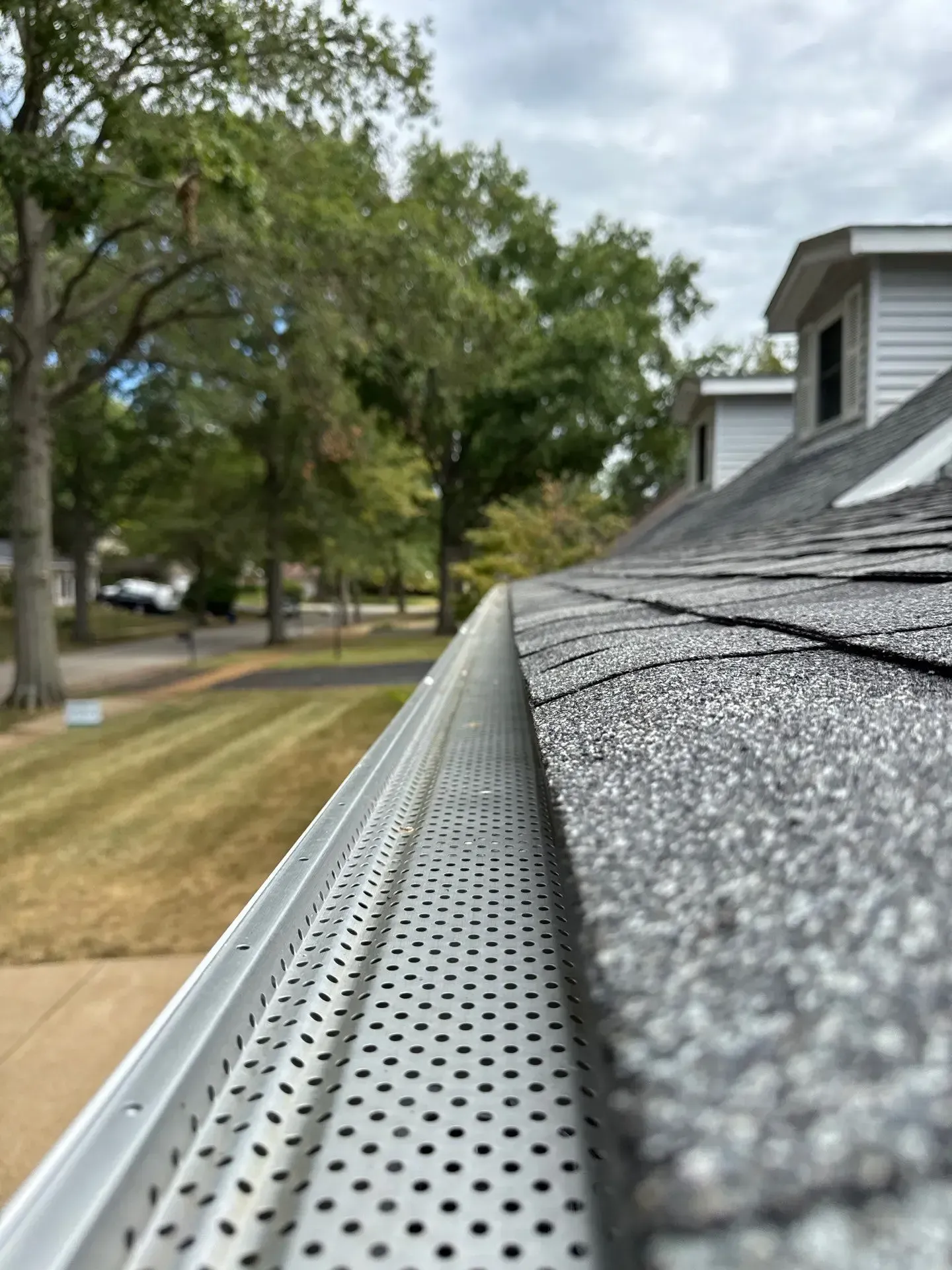 Asphalt shingle and gutter installation in St. Louis, MO